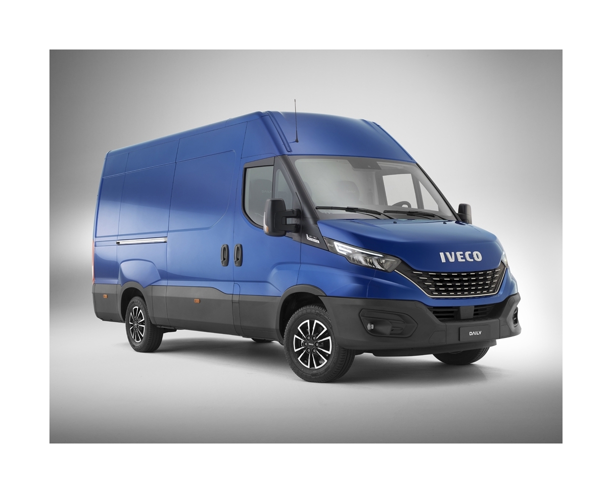 IVECO DAILY- KAPUT RÜZGARLIĞI